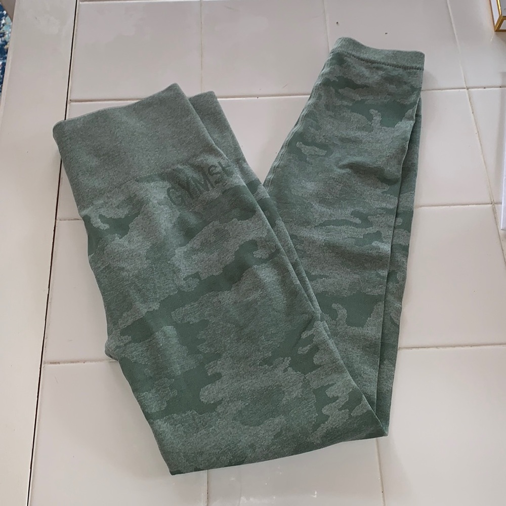 Gym shark leggings
